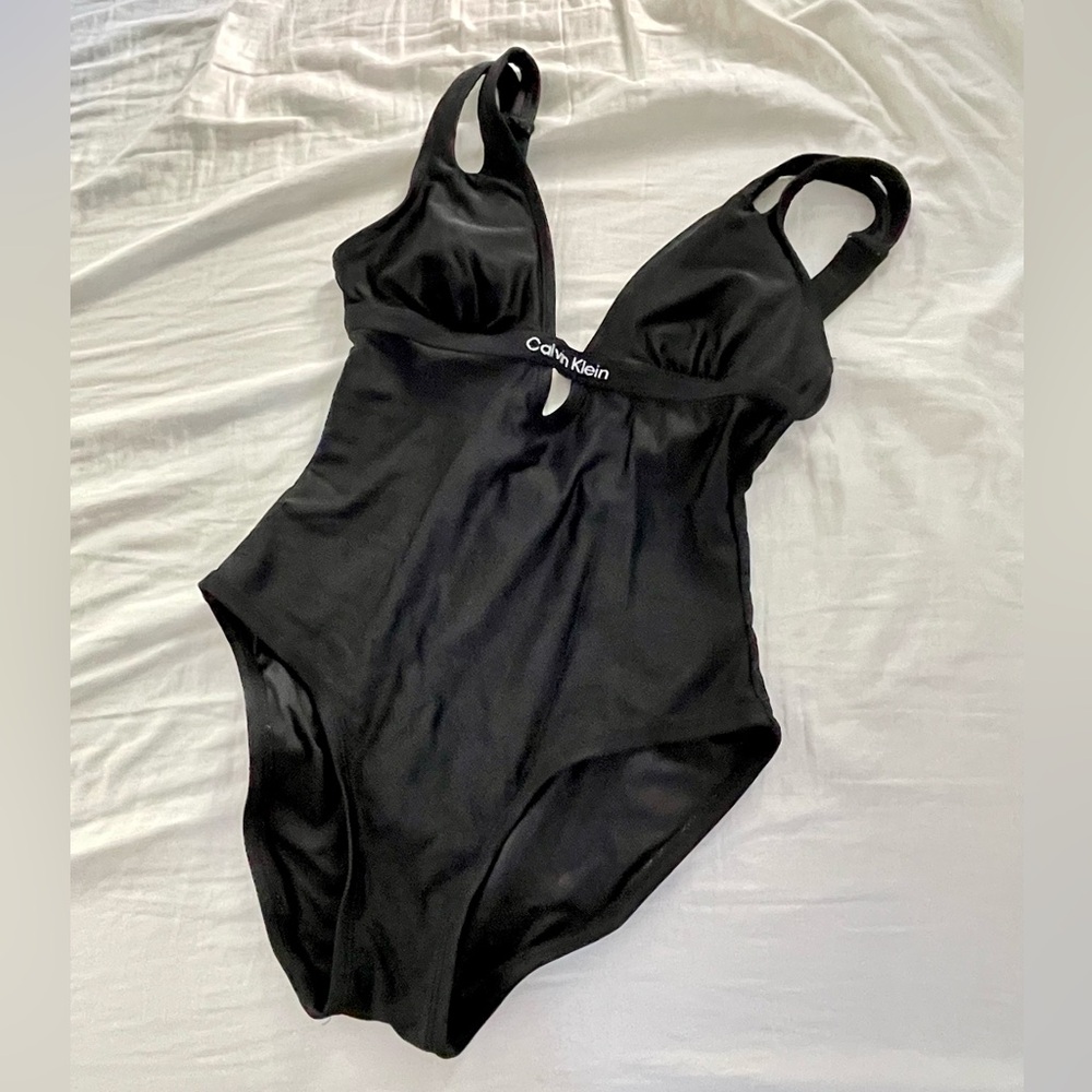 Calvin Klein black sporty bathing suit, swimsuit one pieces